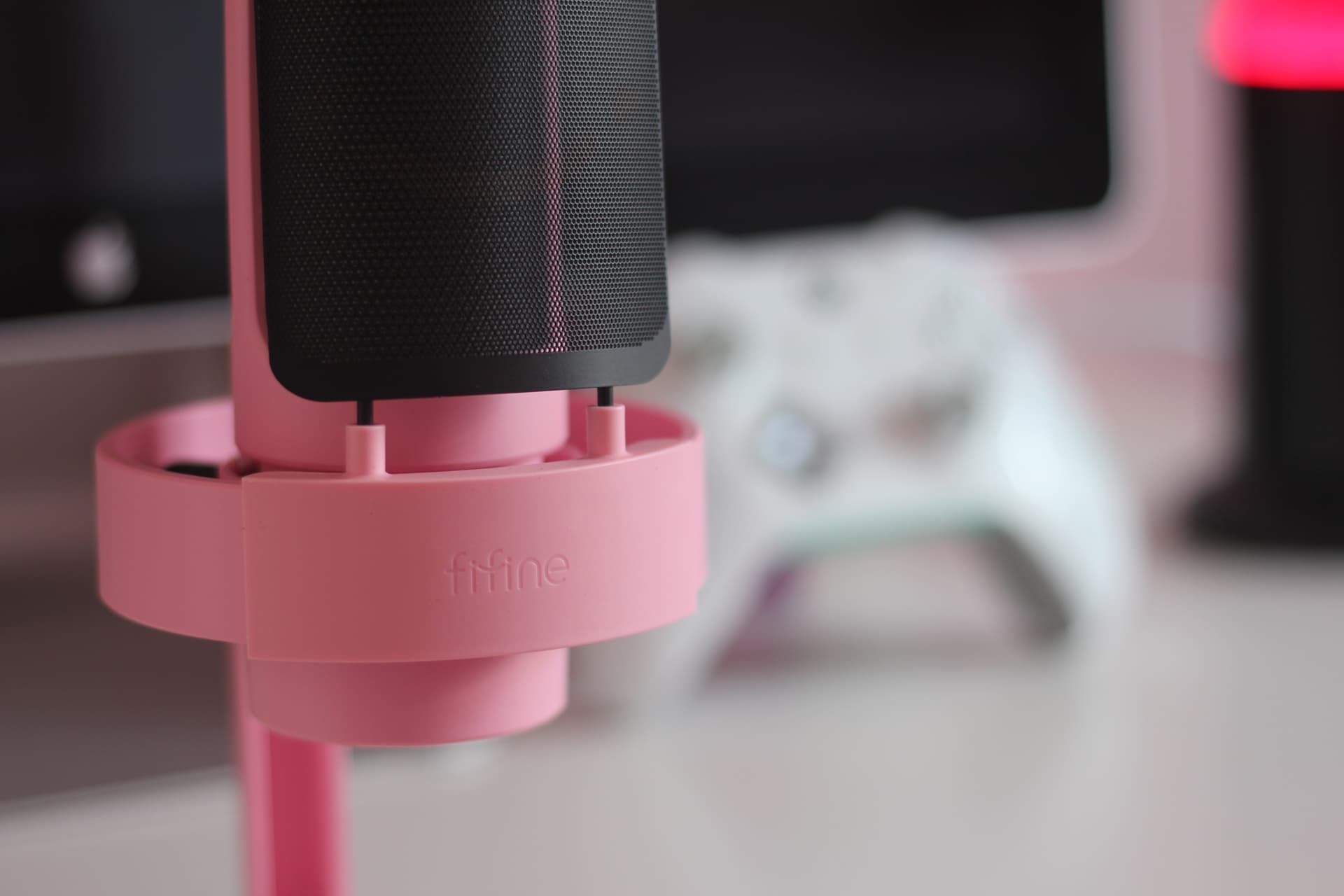 pink ampligame A8 Mic